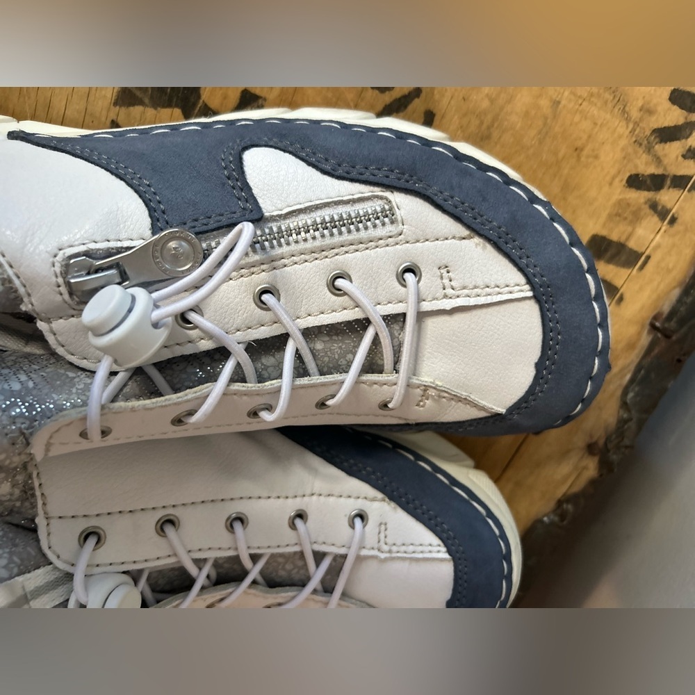 Rieker sneaker / like new - Picture 8 of 14